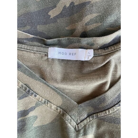 Mod Ref Camo V-Neck Cropped T-Shirt Size Large Short Sleeve Green Cotton Blend - Picture 6 of 7